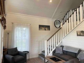 Sunrise Cabin- The Loft - secluded Beach front guest house - Sandspit - 2