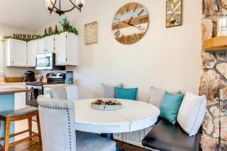 Walk to Pool and Lake Cozy Osage Beach Condo - Osage Beach - 3