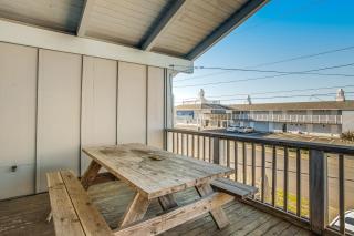 Beach Retreat -- Upper Retreat - Newport - 5