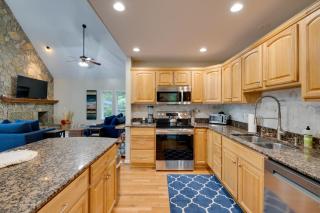 Waterfront Hartfield Vacation Rental with Dock! - - 2