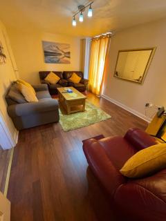 Holiday Home In Cardiff. Sleeps 6 - Cardiff - 6