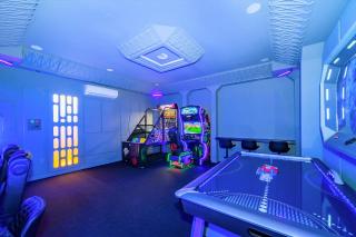 Epic Family Fun! Games & Theme Room, Pool - Encore Resort, Near Disney - Orlando - 1