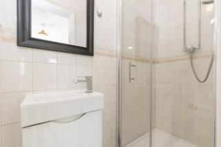 Rose Garden House - Luton - 6