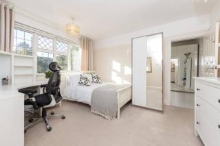 Rose Garden House - Luton - 1