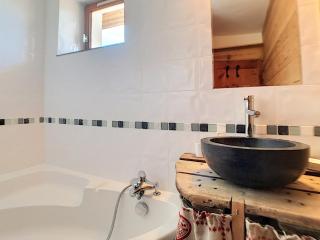 Chalet en bois, 4 chambres, WIFI, skis, parking proche, 8 pers - FR-1-344-791 - Saint-Marcel - 2