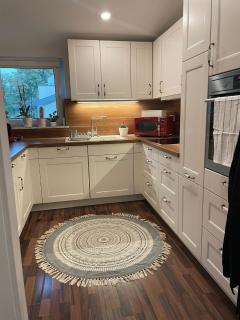 120qm - 5 rooms - 2 bathrooms - kitchen- free parking - fast WIFI - YIHA Apartment - 0