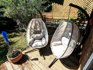 Charming 2-Bed Garden Flat - 9