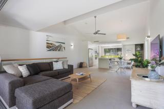 Noosa gem! Walking distance to cafes - shops - Sunshine Beach and dog Beach - 3