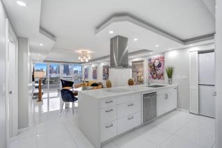 Funkin' Fabulous! Water & City Views! 4BR - 9