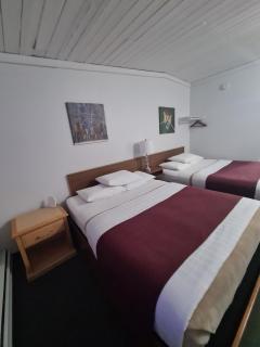 Sundowner Motel - 8
