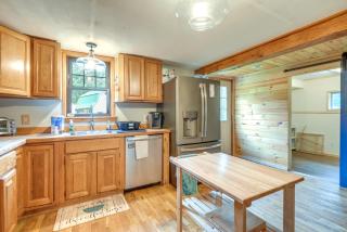 Meredith Home with Deck 6 Mi to Lake Winnipesaukee! - 5