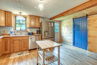 Meredith Home with Deck 6 Mi to Lake Winnipesaukee! - Meredith - 4