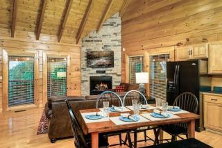 Cabin-n-Smokys! Indoor Resort Pool Views Hot Tub Game Room - Sevierville - 5
