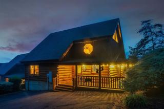 Cabin-n-Smokys! Indoor Resort Pool Views Hot Tub Game Room - 1