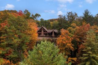 Luxury Hickory Homestead home - 9