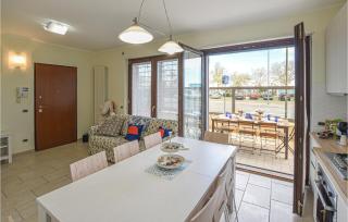 3 Bedroom Cozy Apartment In Pescara - 9