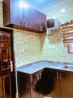 Select Delightful 1 Room 1 king-sized Bed - Abuja - 3