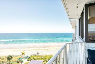 Beachfront Resort-style Stay in Surfers Paradise - Gold Coast - 4