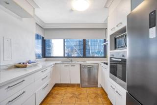 Beachfront Resort-style Stay in Surfers Paradise - Gold Coast - 3
