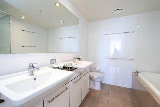 Luxe High-rise with Al Fresco Dining & Ocean views - 9