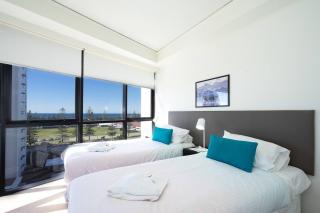 Luxe High-rise with Al Fresco Dining & Ocean views - Gold Coast - 8
