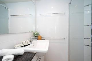 Luxe High-rise with Al Fresco Dining & Ocean views - Gold Coast - 7