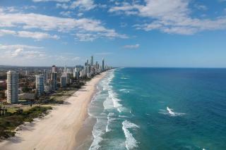Luxe High-rise with Al Fresco Dining & Ocean views - Gold Coast - 3