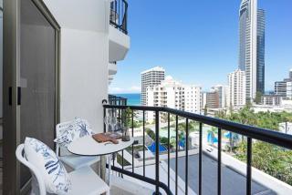 Sea Views at Central Surfers with Spa and Balcony - Gold Coast - 7