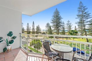 Beachfront Bliss at Kirra Beach with Pool - Gold Coast - 4