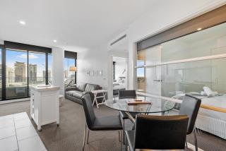Resort Style Living Yarra Wharf - 5