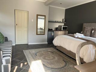 Luxury Suites on Santorini - East London - 5
