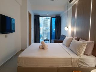 CL137B Modern Balcony KLCC View & Infinity Pool - 8