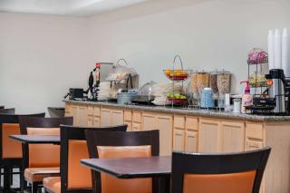 Ramada by Wyndham Bakersfield - Bakersfield - 6