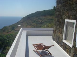 sull'arco dell'elefante - Pantelleria - 7