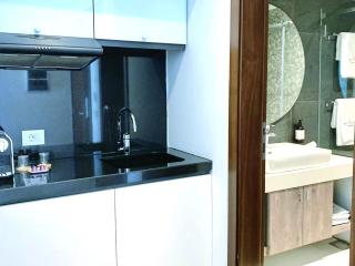 Majestic Palm Beachfront Exotic Room in Batroun - - 6