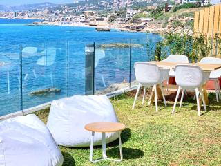 Majestic Palm Beachfront Exotic Room in Batroun - - 4