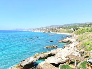 Majestic Palm Beachfront Exotic Room in Batroun - - 1