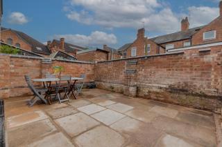 Ground Floor Apartment with Courtyard - 2