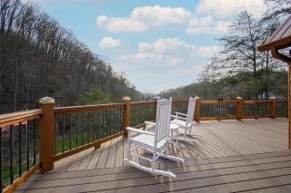 Secluded Cabin / Stunning Mtn View / Paved Drive - Sevierville - 0
