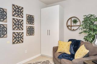 Beautiful 1-Bed & Den - Minneapolis - 8