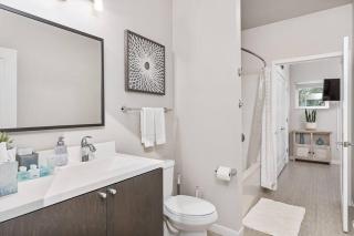 Beautiful 1-Bed & Den - Minneapolis - 7