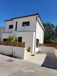 JOUBLIE TOUT! CALME BORD MER SHOPPING, SPA MÉNAGE LINGE WIFI 2 PARKING INCLUS 8 personnes - Vias - 9