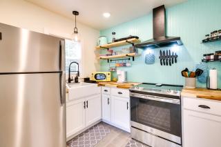 Cozy Cottage Minutes to Downtown Southport! - Southport - 2