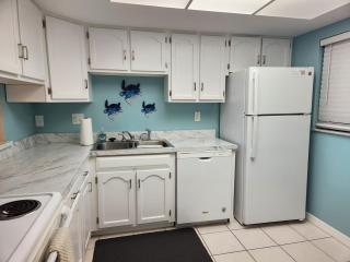 111 - Poolside 1 bedroom closest to the water - New Smyrna Beach - 9