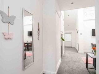Beeches Bach, 1 bedroom cottage with hot tub - Prestatyn - 6