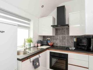 Beeches Bach, 1 bedroom cottage with hot tub - Prestatyn - 2