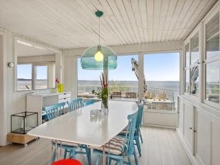 Holiday Home Alimpij - 5m from the sea by Interhome - 7