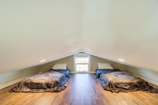 20 Mi to Glacier Natl Park Pet-Friendly Cabin - Columbia Falls - 2