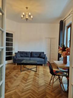 Cozy Apartment Near City Center - Bucharest - 6