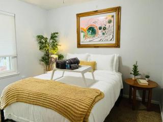 Artists Condo GAME ROOM Patio near UC Med Center - 3